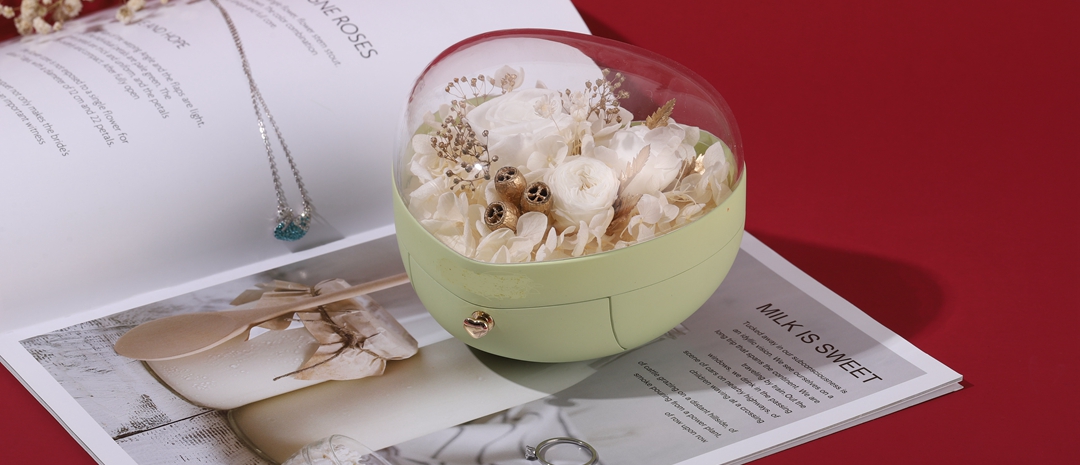 heart shaped jewelry gift box with eternal flower for valentine's day