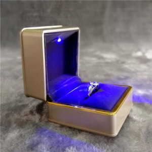 ZTB-016A1 golden color painted plastic jewelry ring gift box with LED light